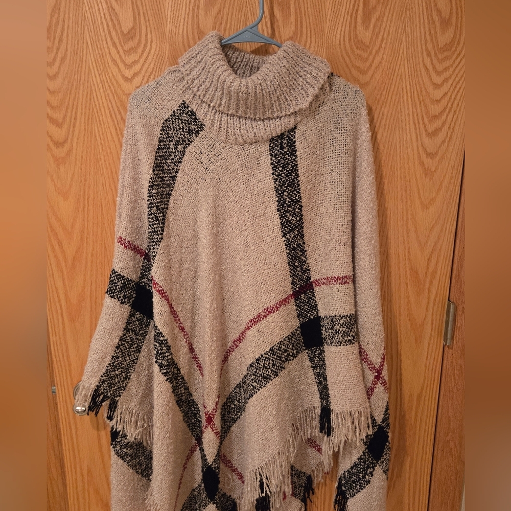 Poncho With Turtle Neck - Picture 16 of 16